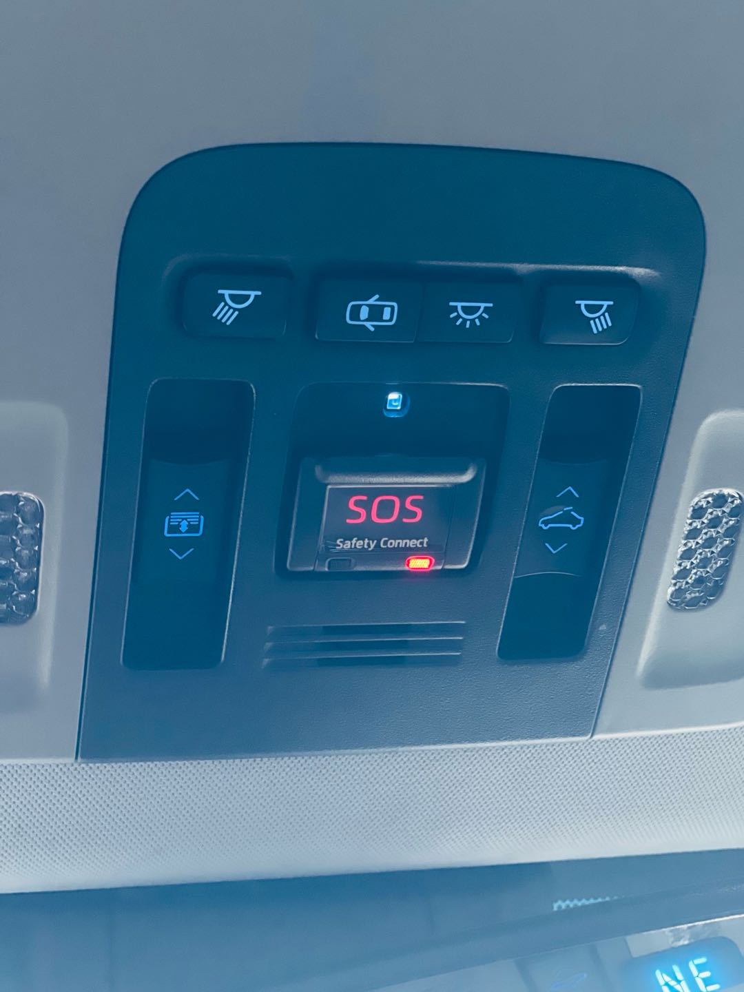Car Image 2018 TOYOTA CAMRY XSE