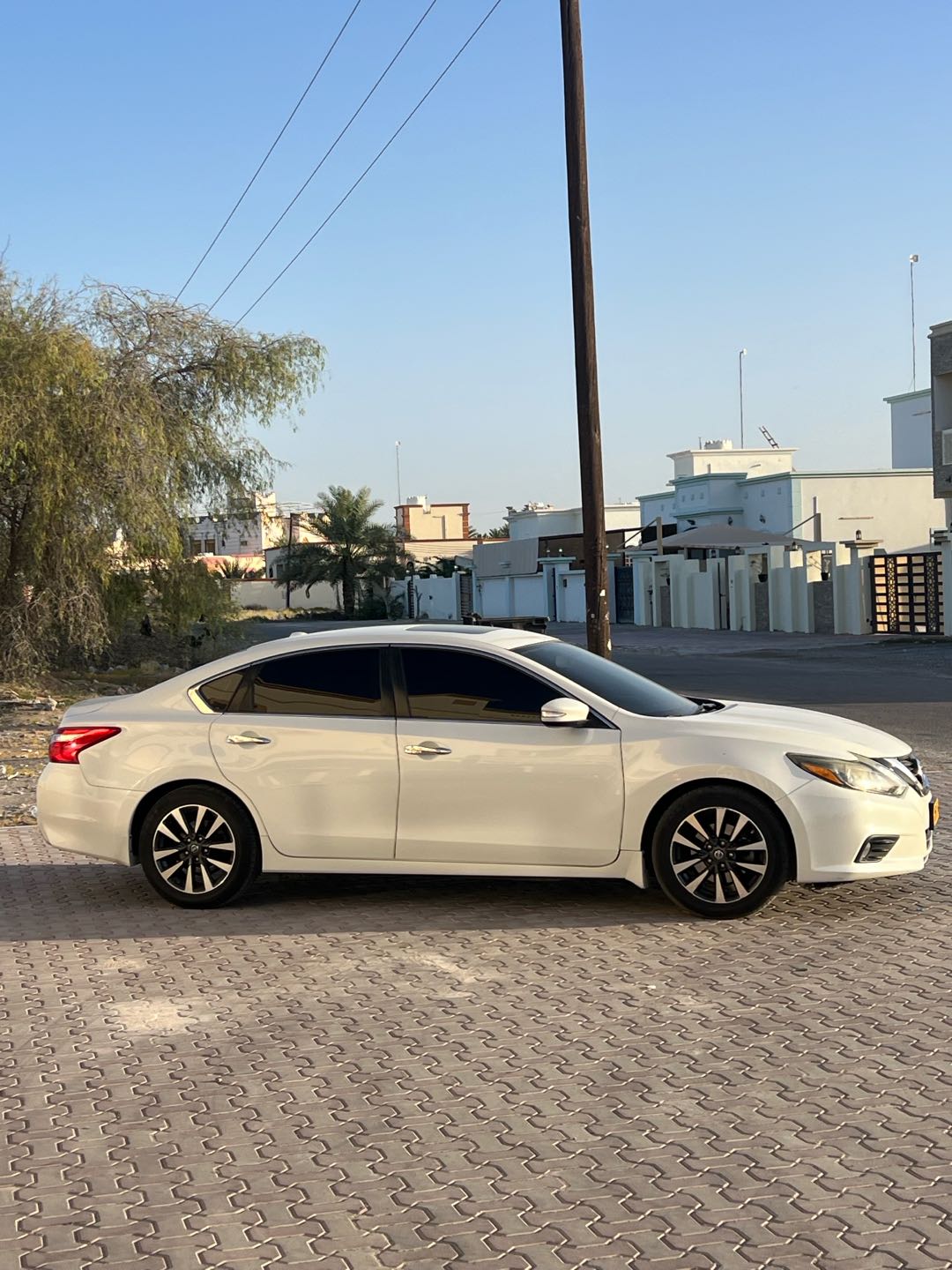 Car Image 2017 NISSAN ALTIMA SL