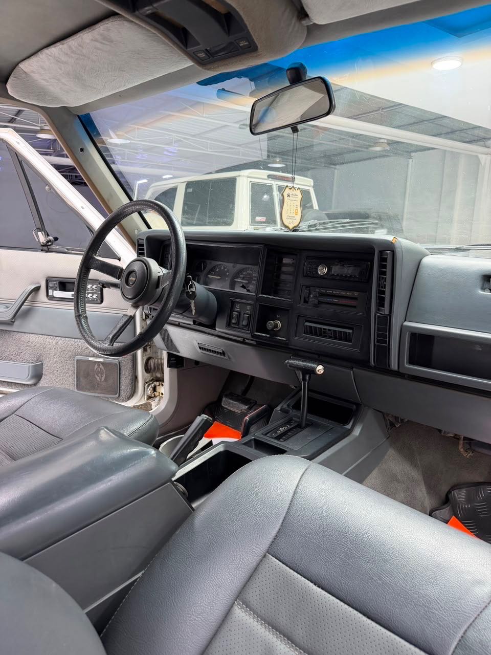 Car Image 1991 JEEP CHEROKEE 