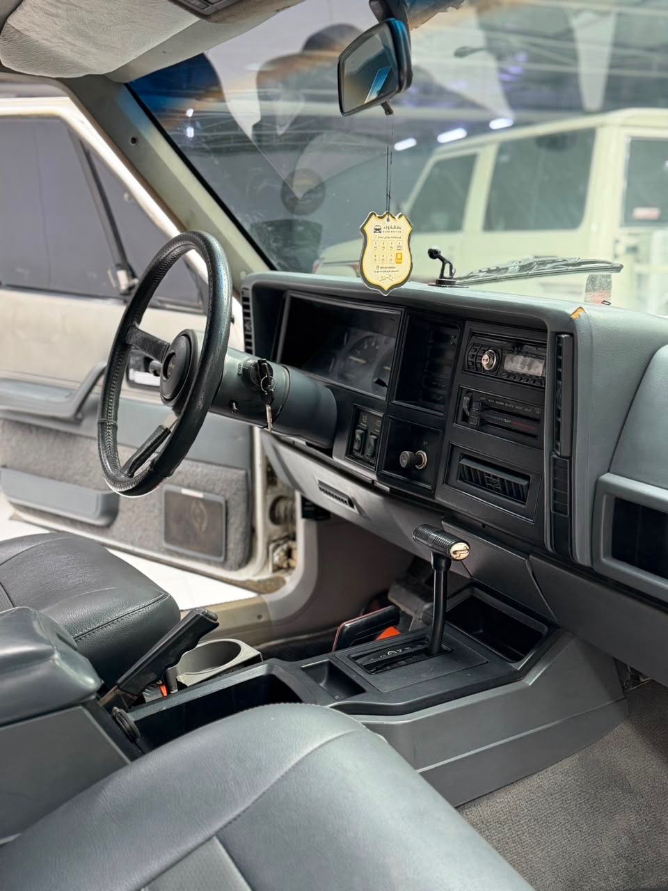 Car Image 1991 JEEP CHEROKEE 