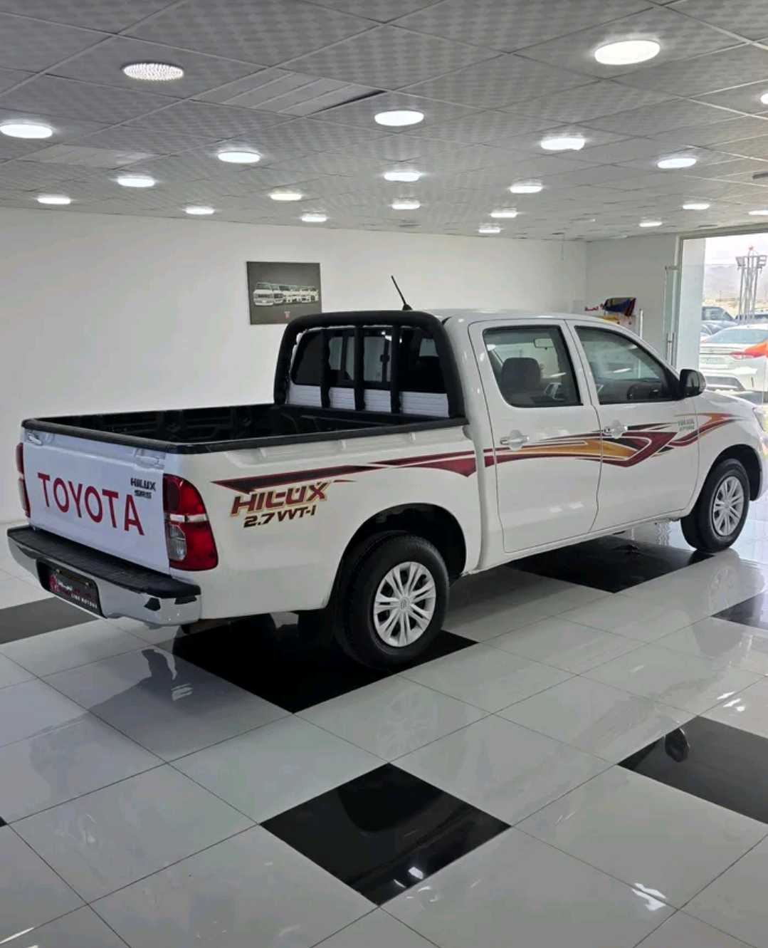 Car Image 2013 TOYOTA HILUX 2.7