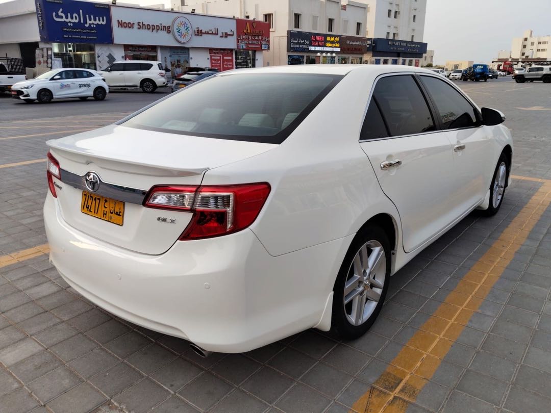 Car Image 2014 TOYOTA CAMRY LE
