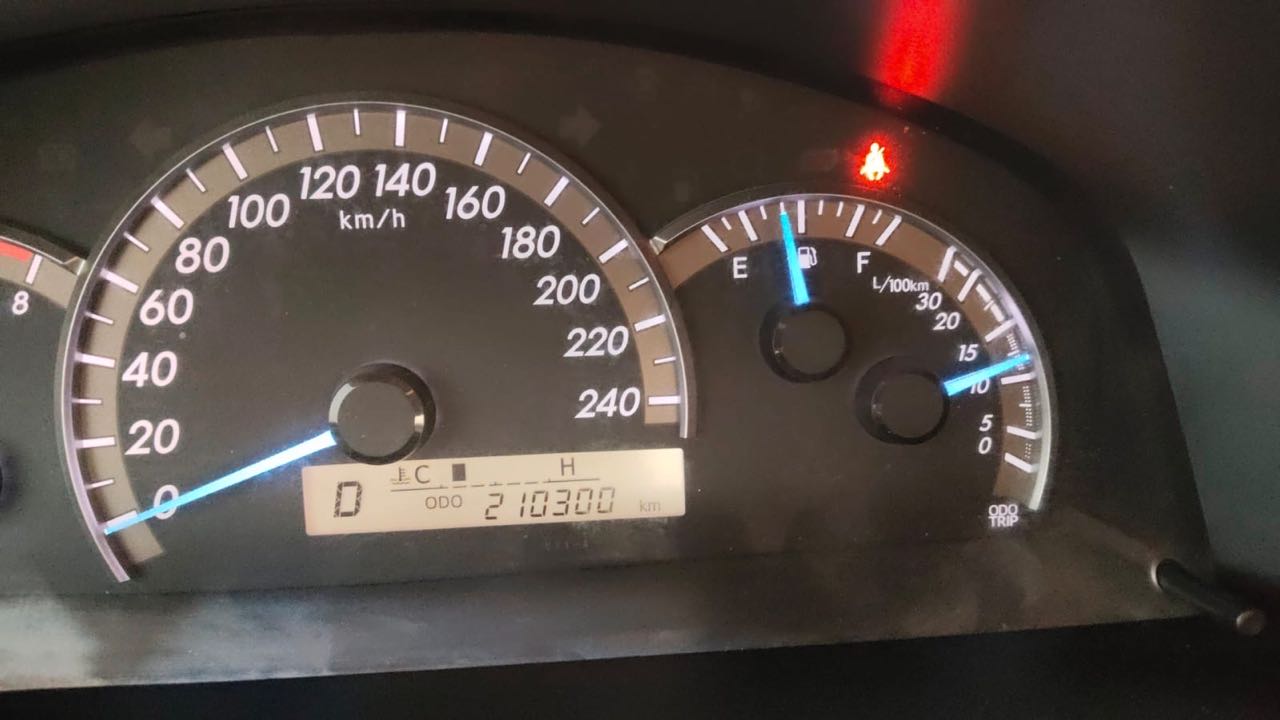 Car Image 2014 TOYOTA CAMRY LE