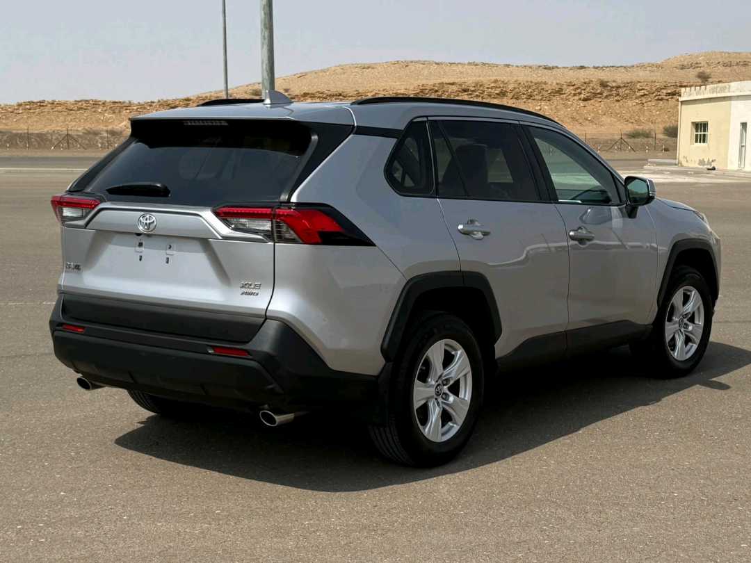Car Image 2019 TOYOTA RAV4 XLE