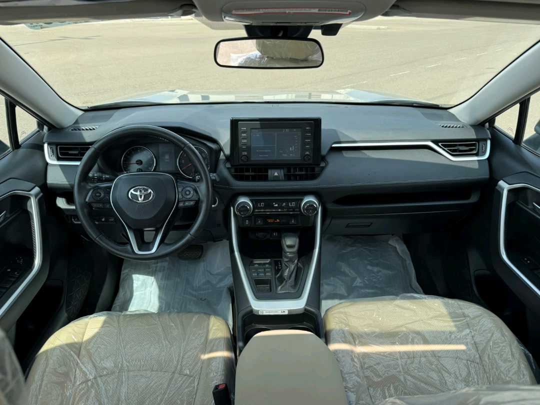Car Image 2019 TOYOTA RAV4 XLE
