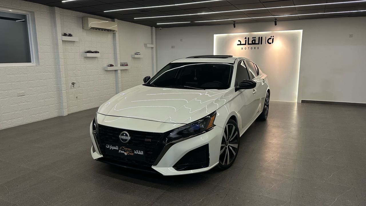 Car Image 2019 NISSAN ALTIMA SR