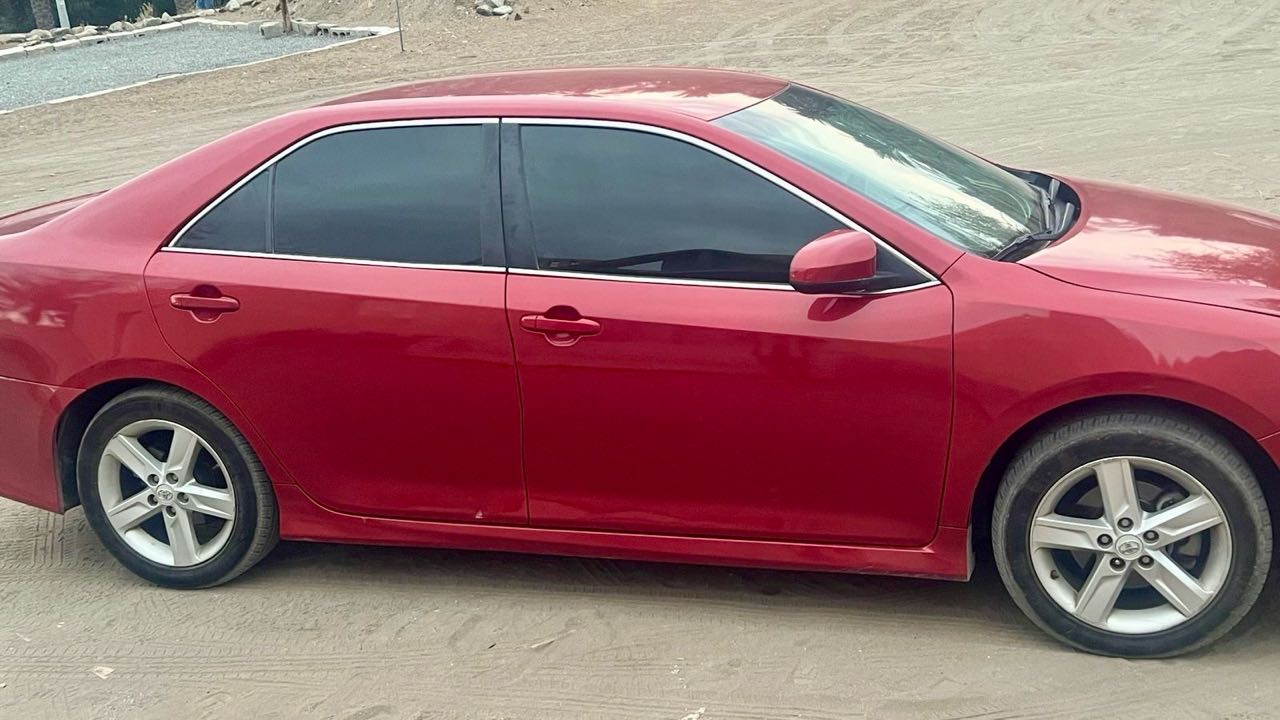 Car Image 2012 TOYOTA CAMRY SE