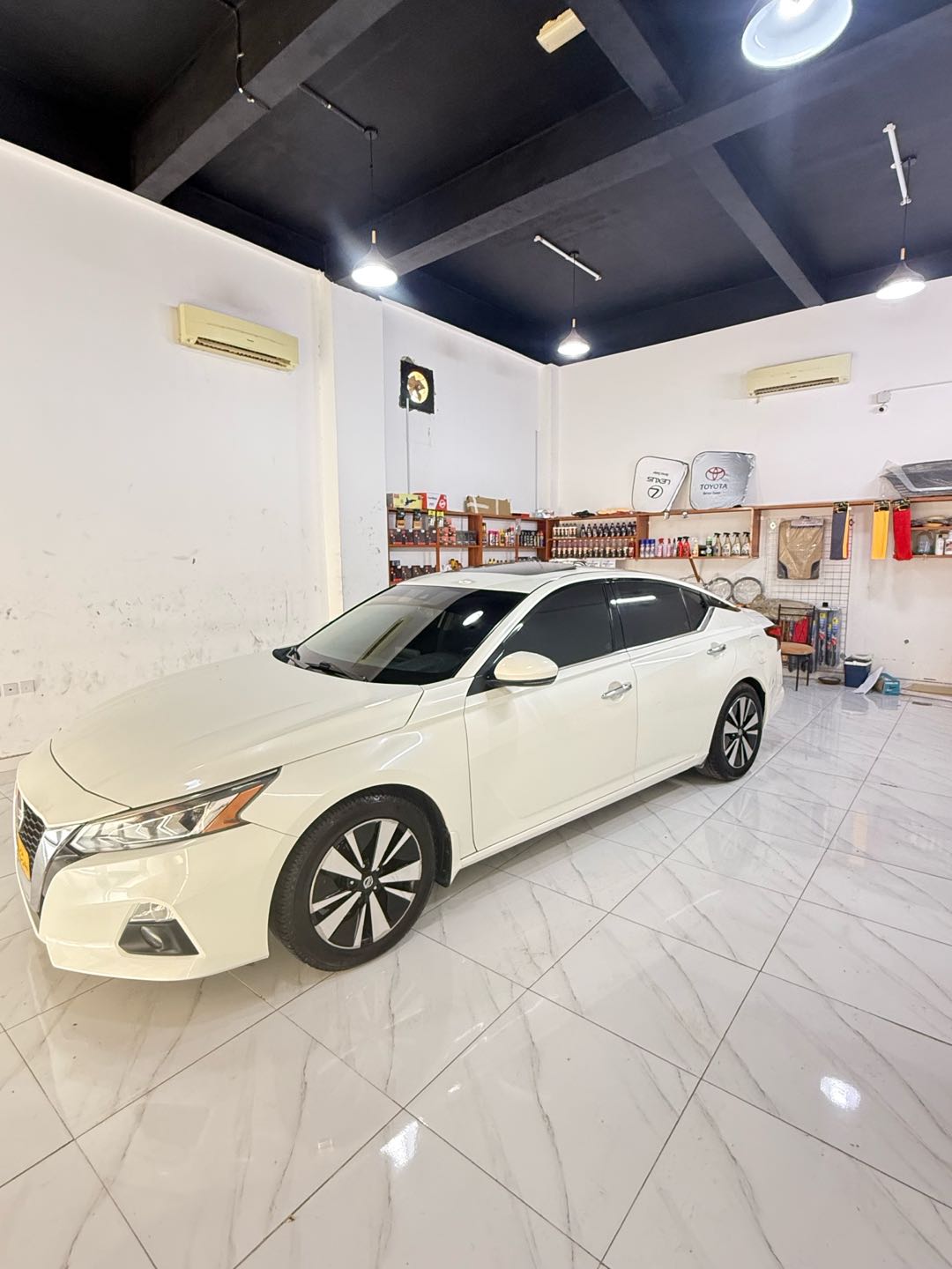 Car Image 2019 NISSAN ALTIMA SL