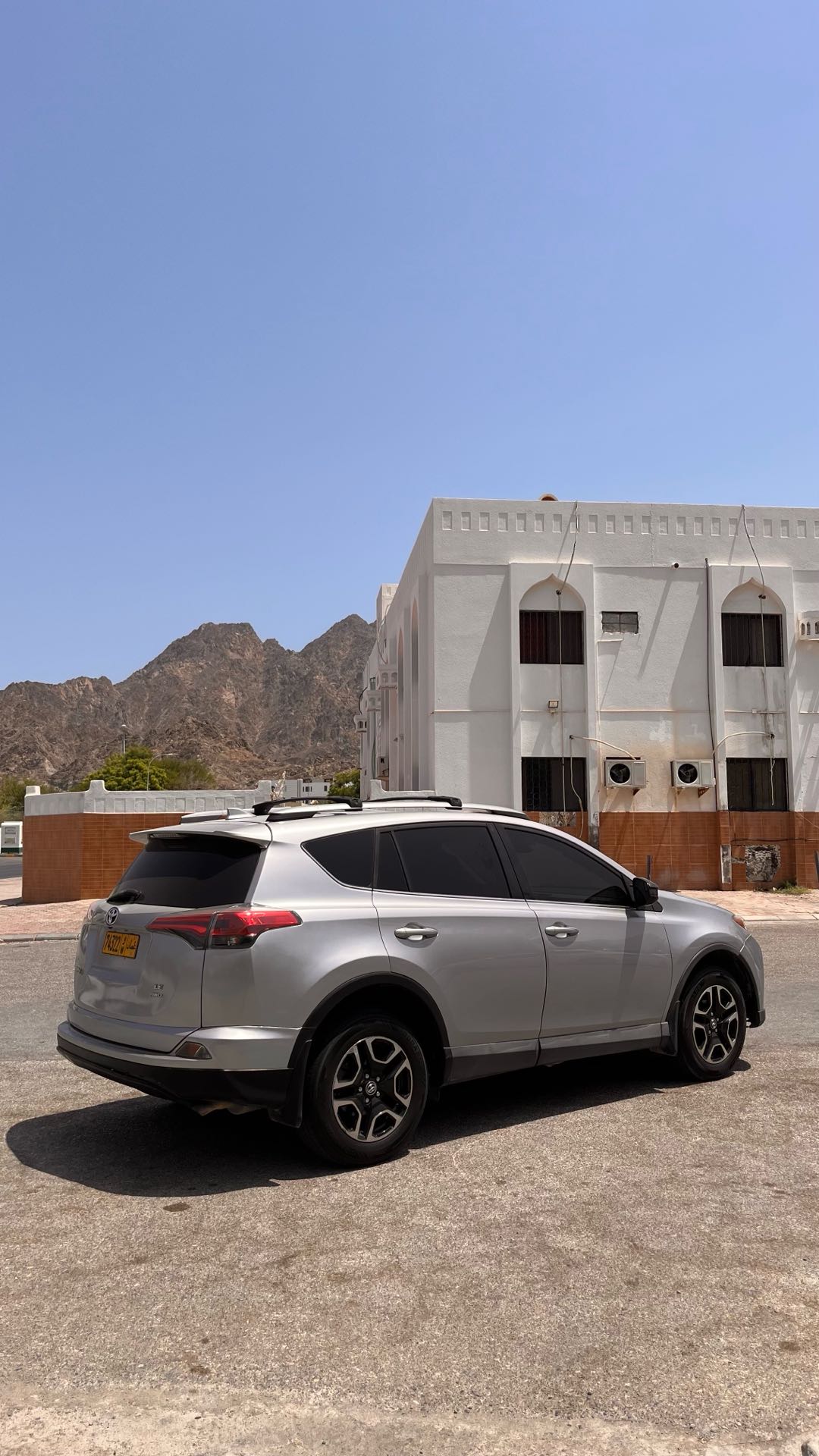 Car Image 2017 TOYOTA RAV4 LE
