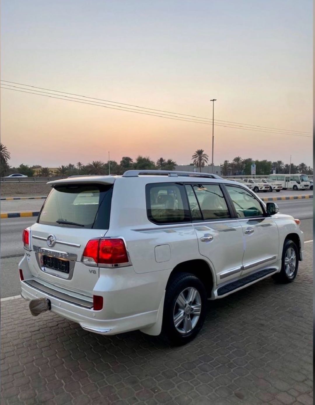 Car Image 2013 TOYOTA LAND CRUISER GX.R
