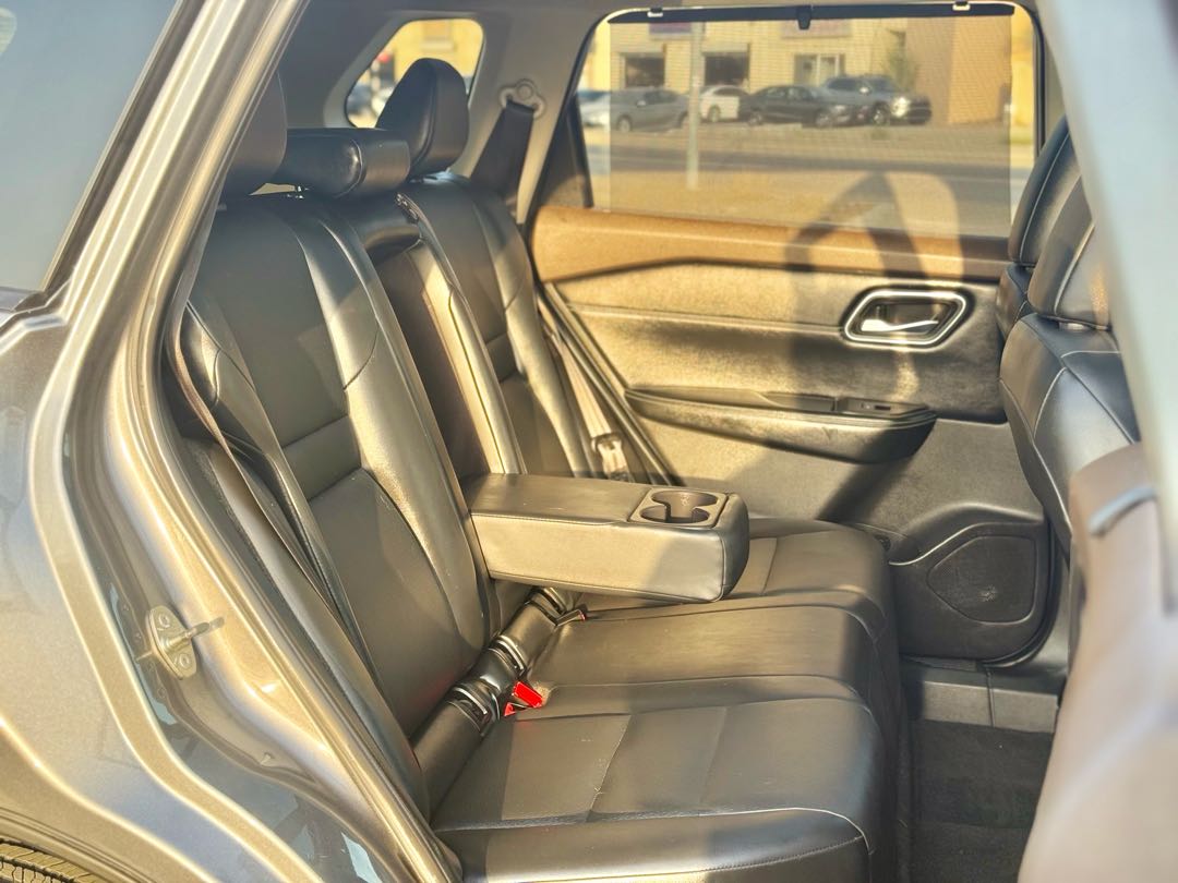 Car Image 2021 NISSAN ROGUE SV