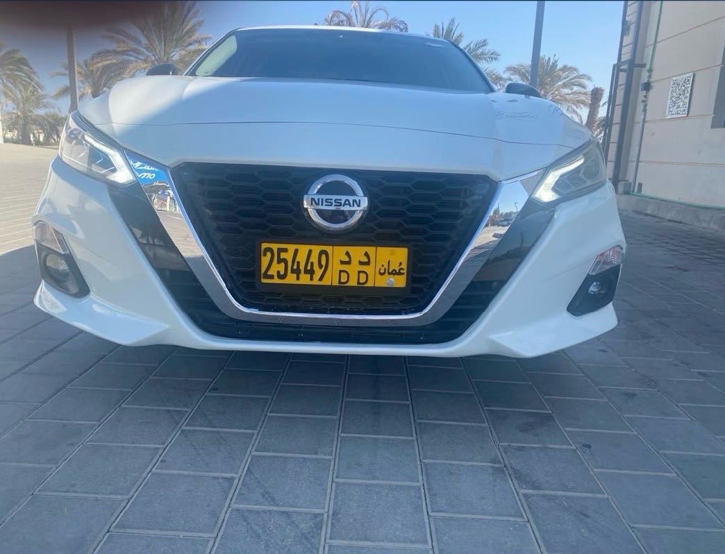 Car Image 2020 NISSAN ALTIMA SR