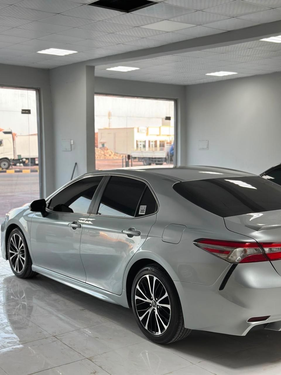 Car Image 2018 TOYOTA CAMRY SE
