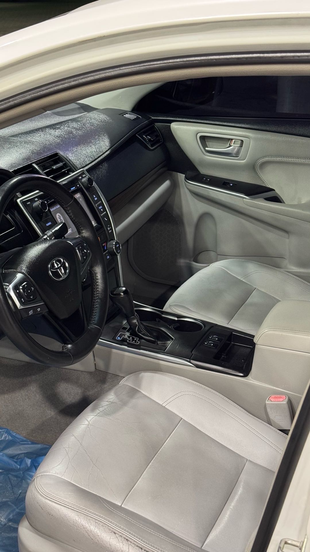 Car Image 2017 TOYOTA CAMRY XLE