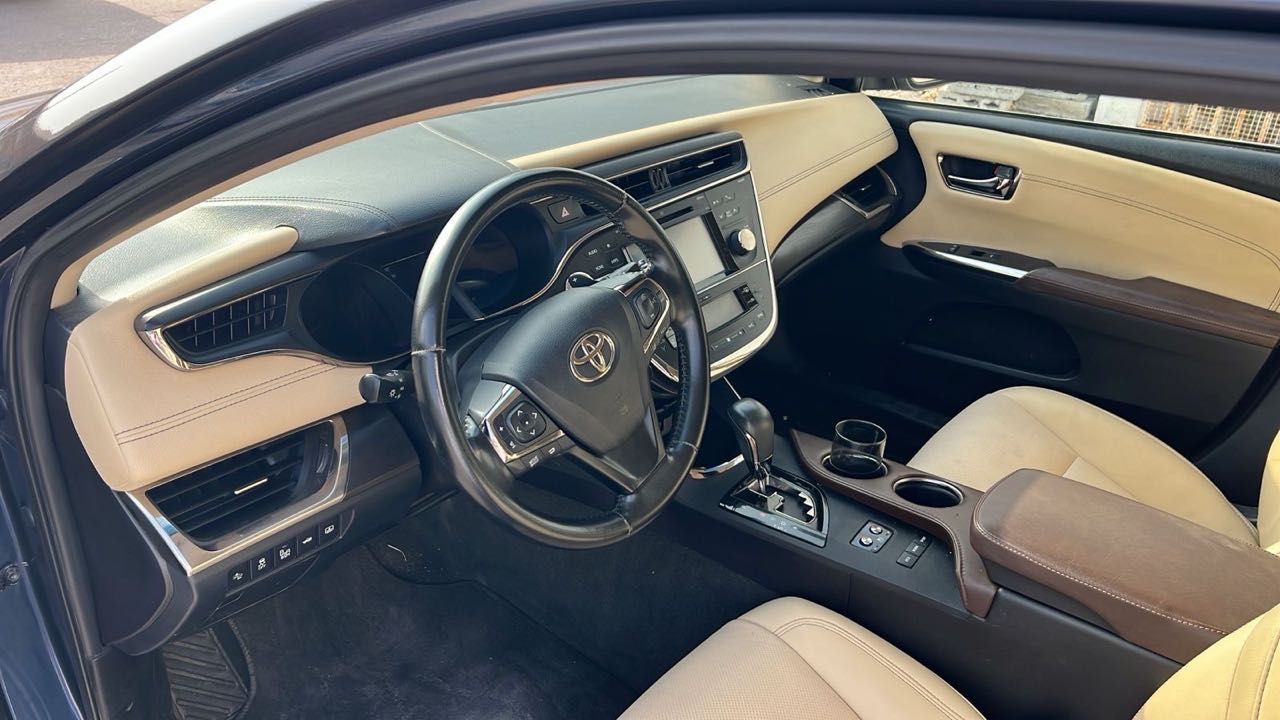 Car Image 2018 TOYOTA AVALON LIMITED
