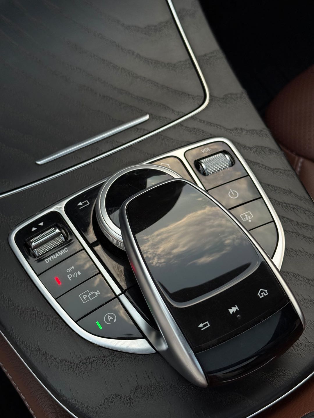 Car Image 2019 MERCEDES E Class 300