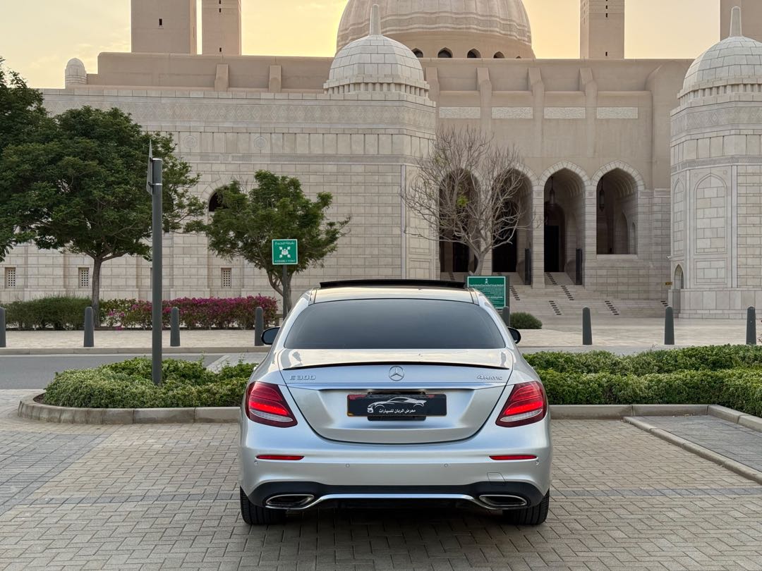 Car Image 2019 MERCEDES E Class 300