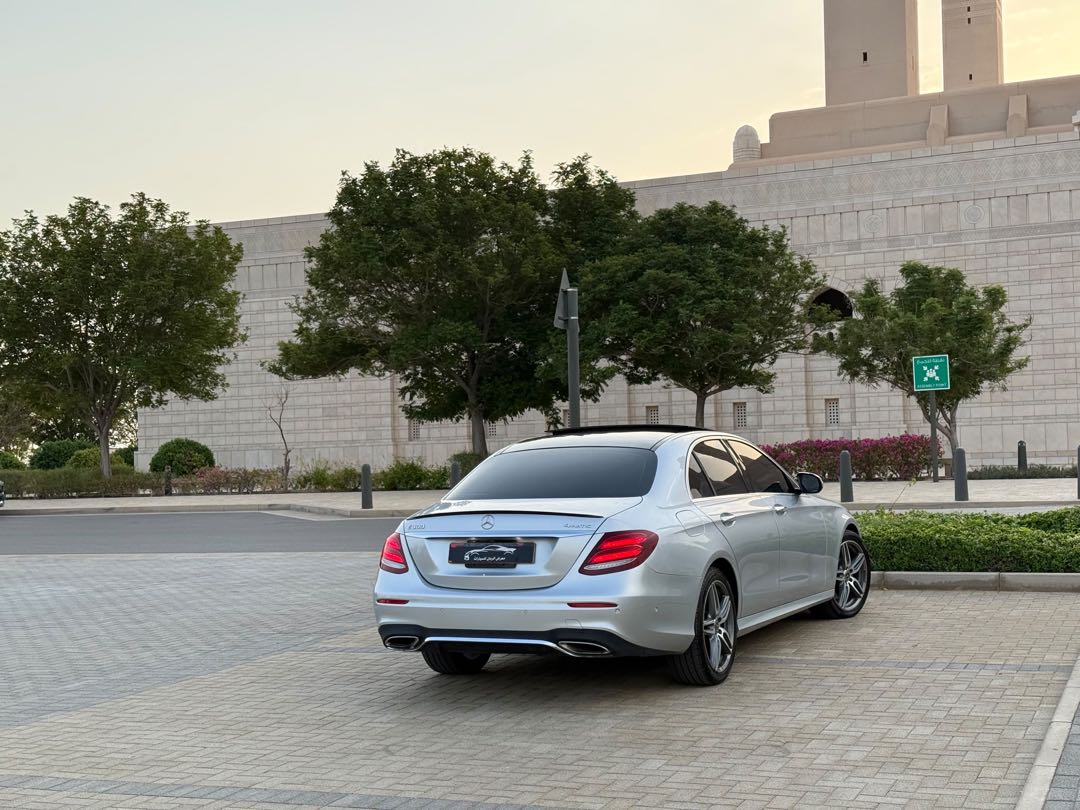 Car Image 2019 MERCEDES E Class 300