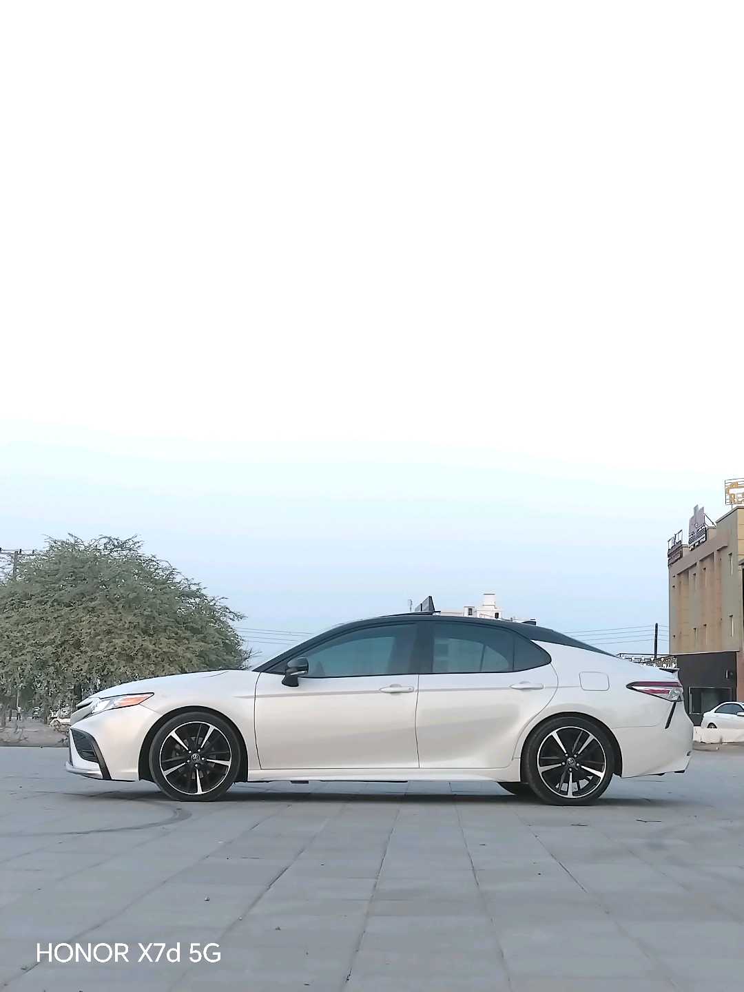 Car Image 2019 TOYOTA CAMRY XSE