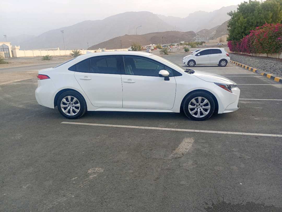 Car Image 2020 TOYOTA COROLLA LE