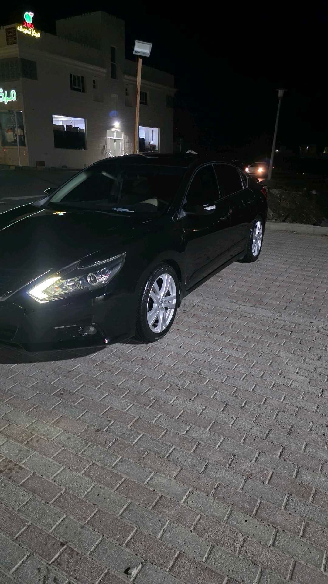 Car Image 2017 NISSAN ALTIMA SL
