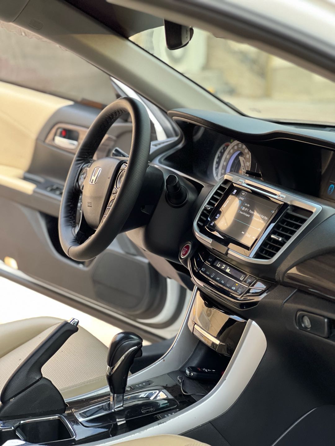 Car Image 2017 HONDA ACCORD TOURING