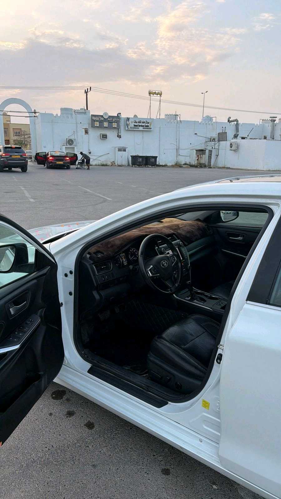 Car Image 2017 TOYOTA CAMRY XLE