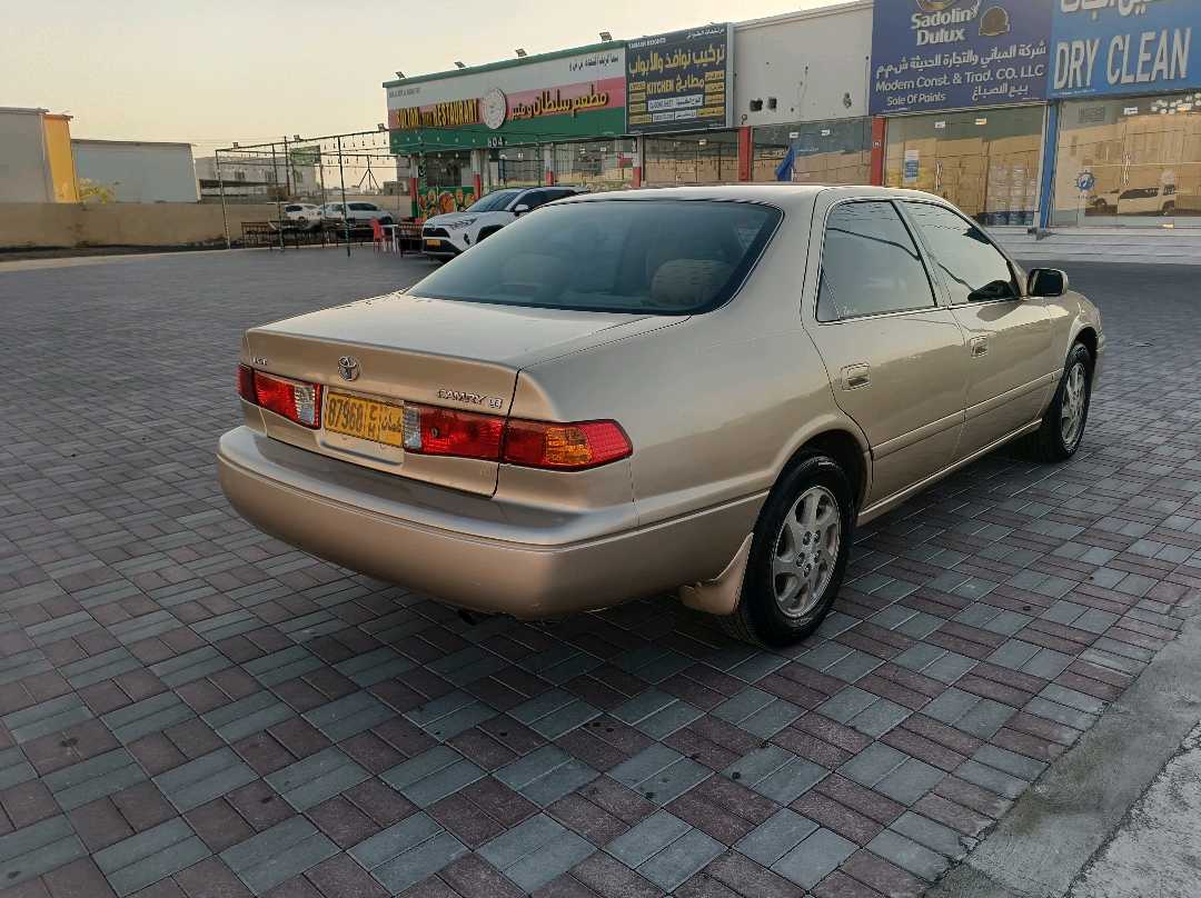 Car Image 2000 TOYOTA CAMRY LE