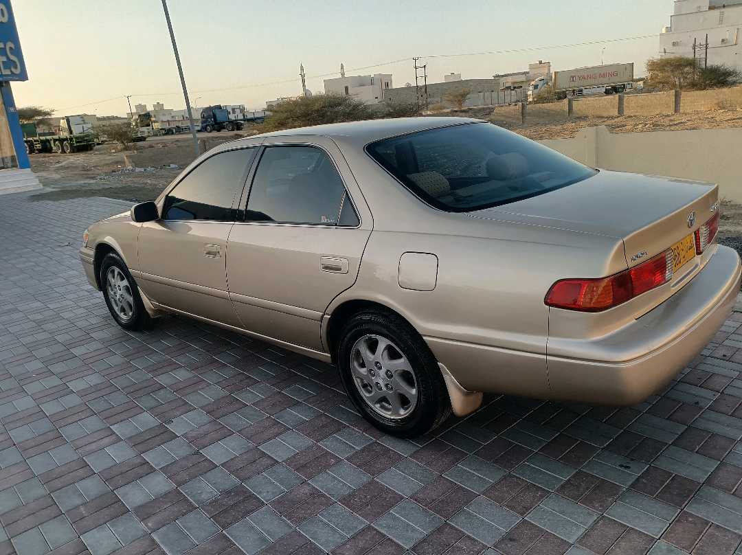 Car Image 2000 TOYOTA CAMRY LE
