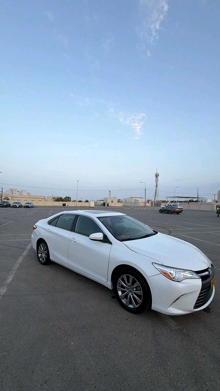 Car Image 2017 TOYOTA CAMRY XLE