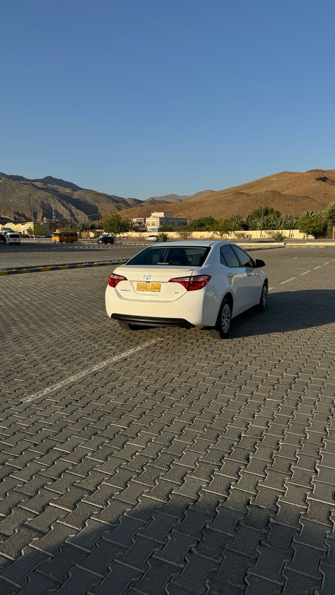 Car Image 2019 TOYOTA COROLLA LE