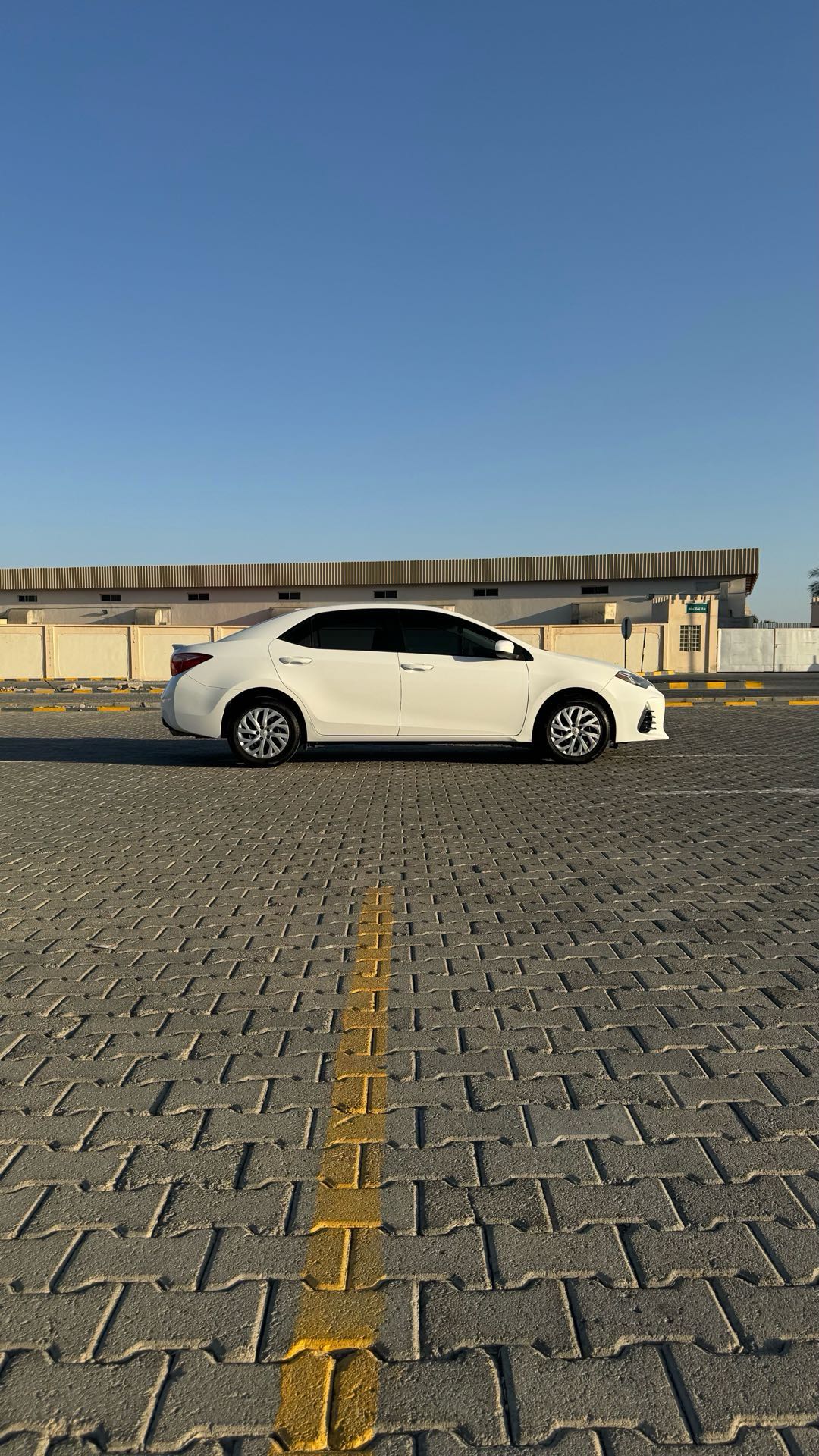 Car Image 2019 TOYOTA COROLLA LE