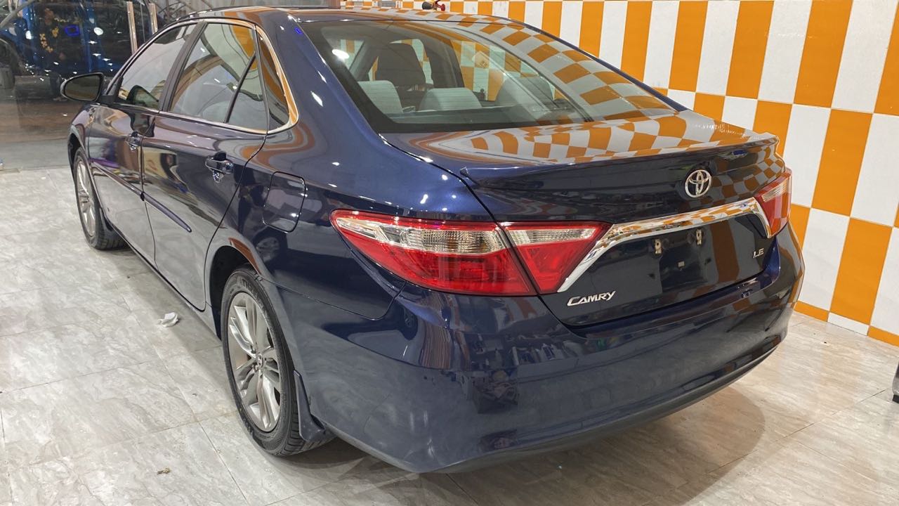 Car Image 2017 TOYOTA CAMRY LE
