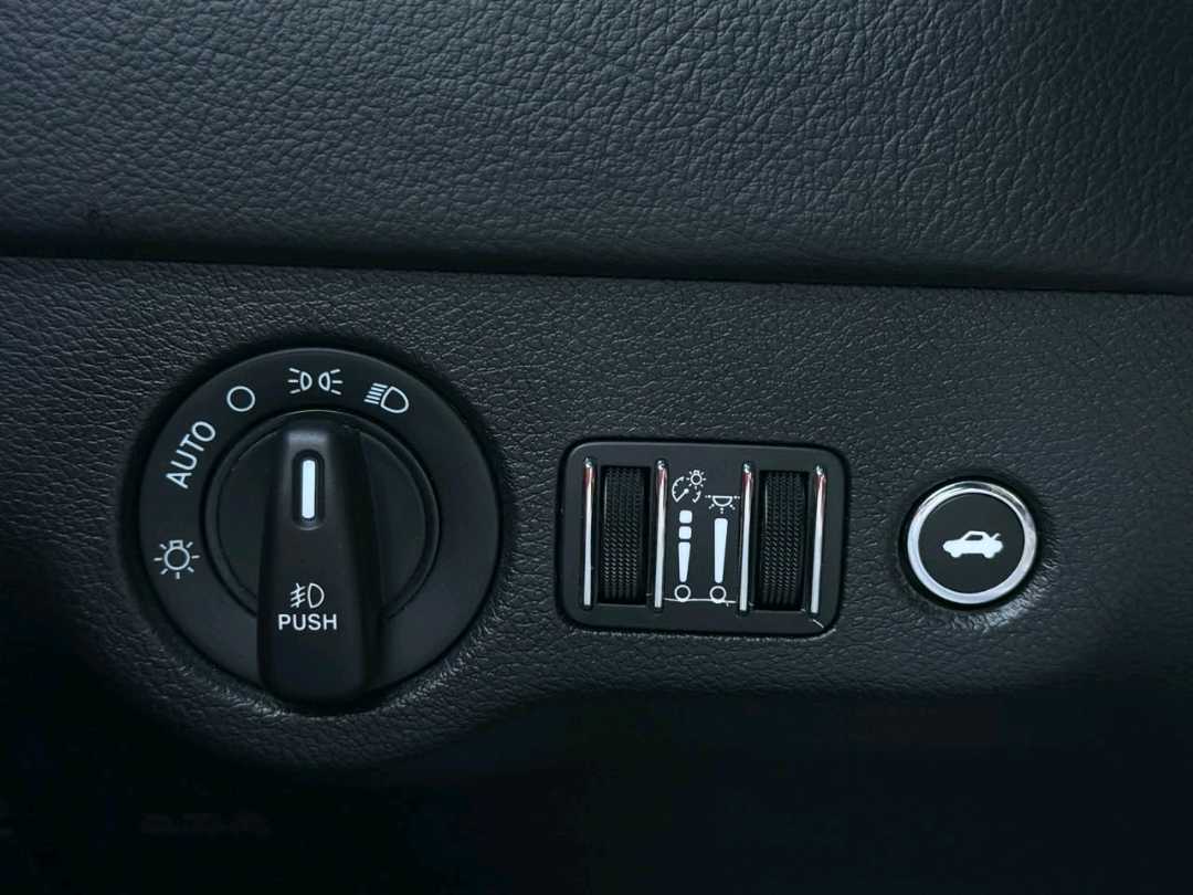Car Image 2020 DODGE CHARGER GT