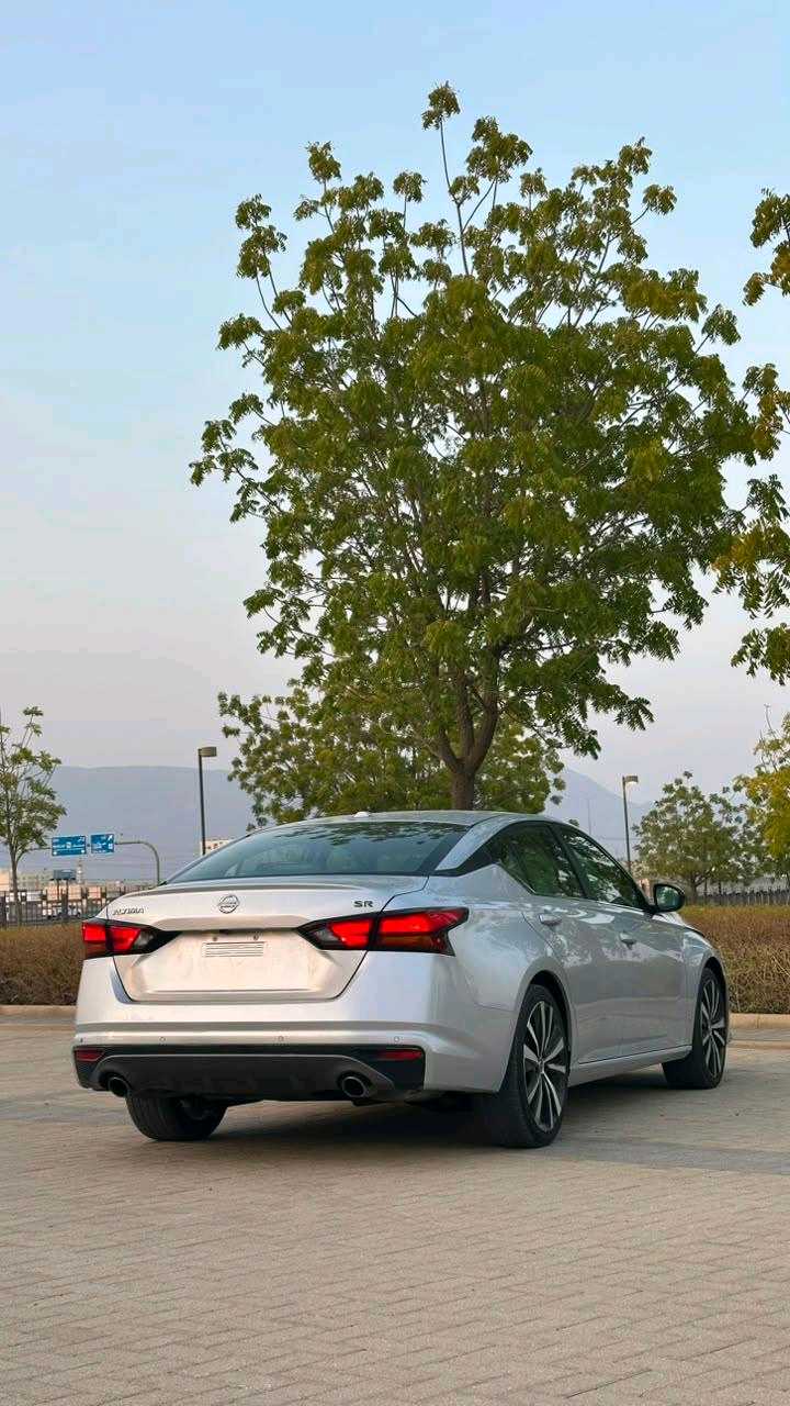 Car Image 2021 NISSAN ALTIMA SR