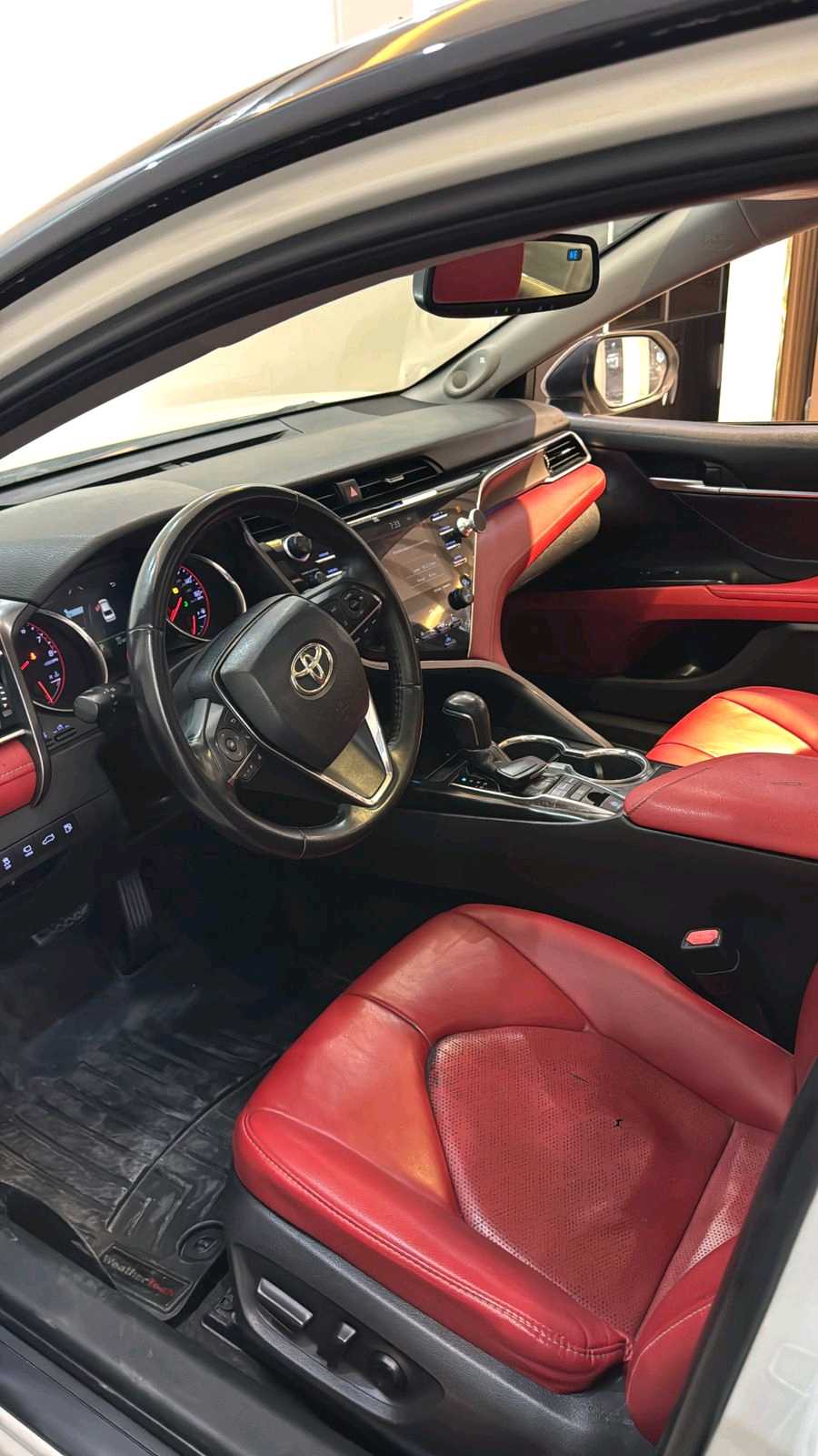 Car Image 2018 TOYOTA CAMRY XSE