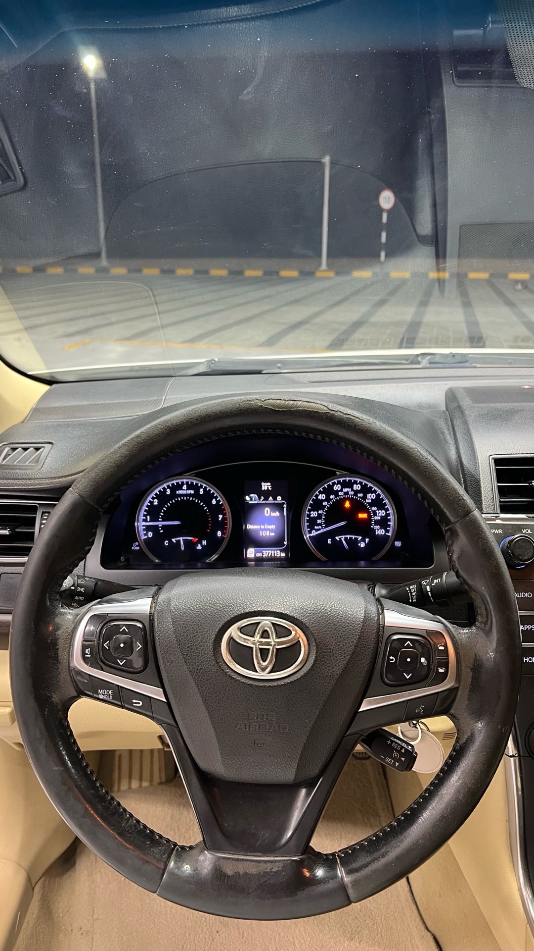 Car Image 2015 TOYOTA CAMRY XLE