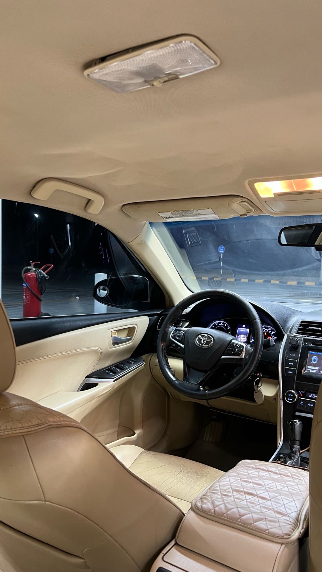 Car Image 2015 TOYOTA CAMRY XLE