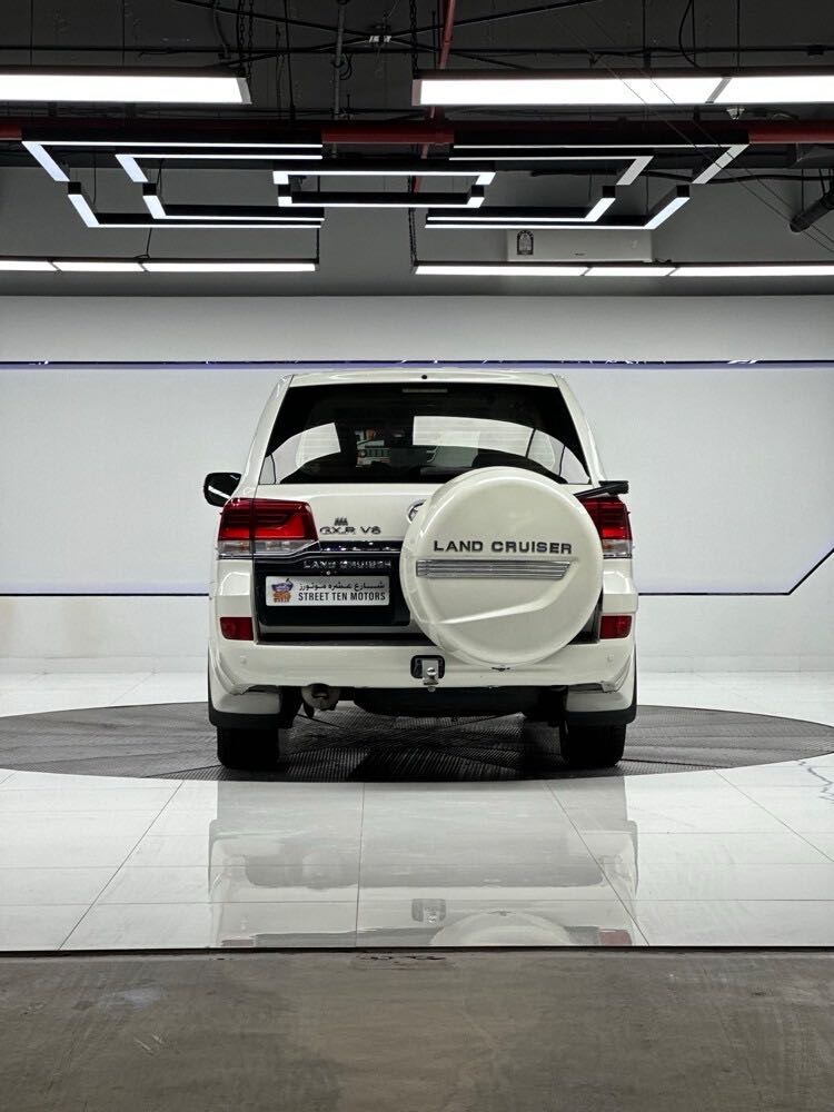 Car Image 2016 TOYOTA LAND CRUISER GX.R