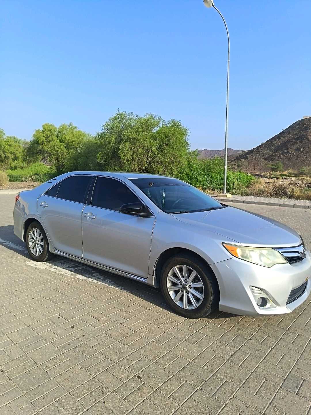 Car Image 2014 TOYOTA CAMRY LE