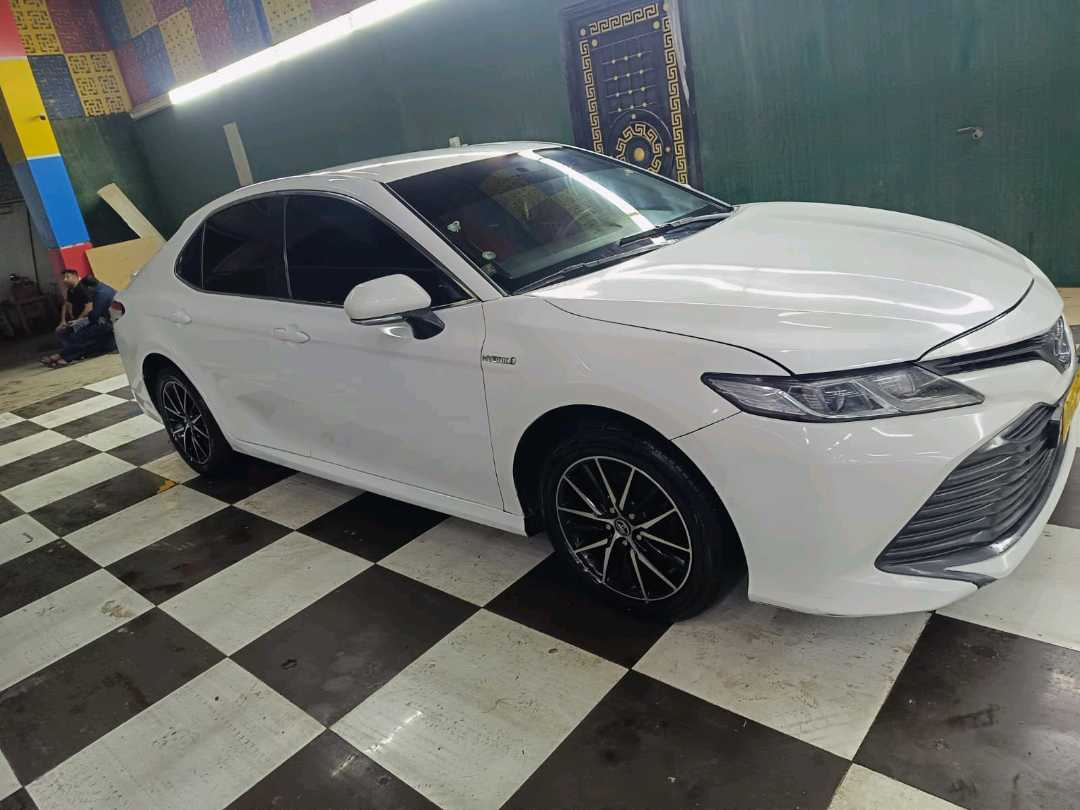 Car Image 2019 TOYOTA CAMRY LE