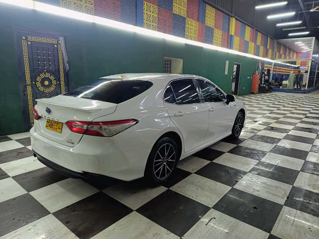 Car Image 2019 TOYOTA CAMRY LE