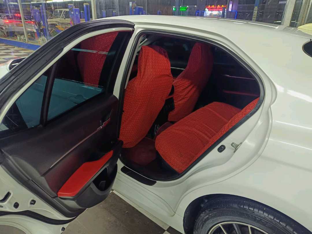 Car Image 2019 TOYOTA CAMRY LE