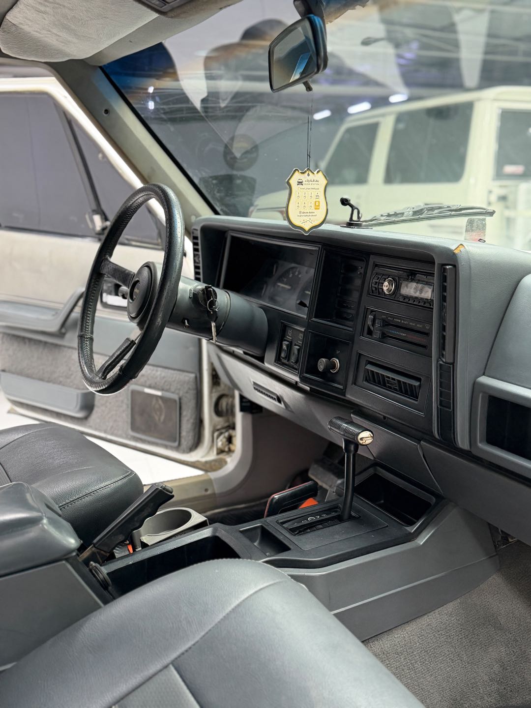 Car Image 1991 JEEP CHEROKEE 