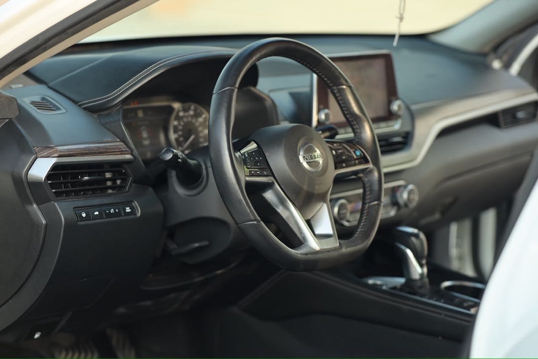 Car Image 2020 NISSAN ALTIMA Platinum 
