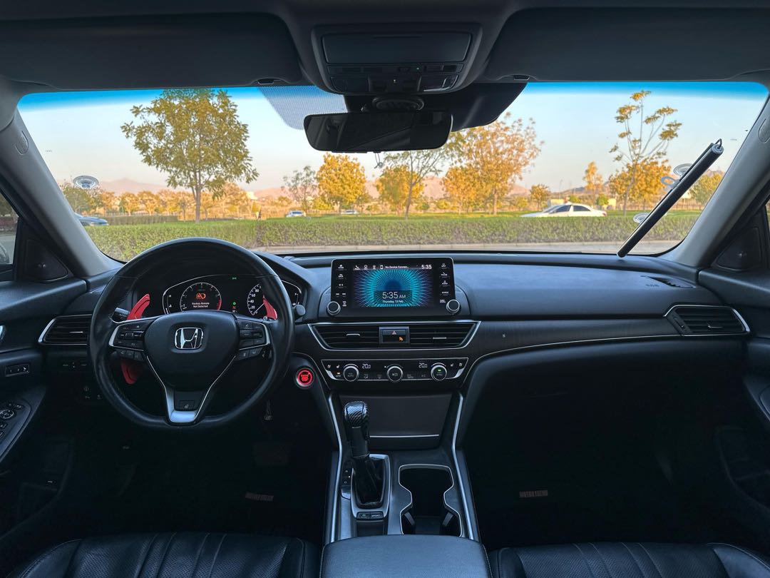 Car Image 2018 HONDA ACCORD TOURING