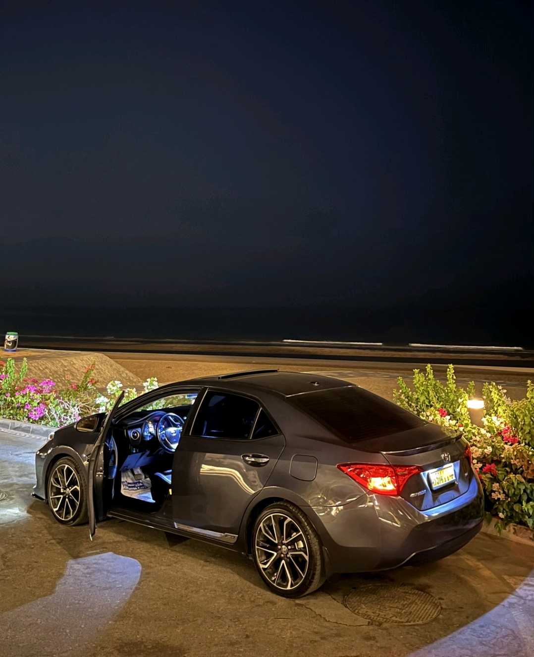 Car Image 2018 TOYOTA COROLLA SE