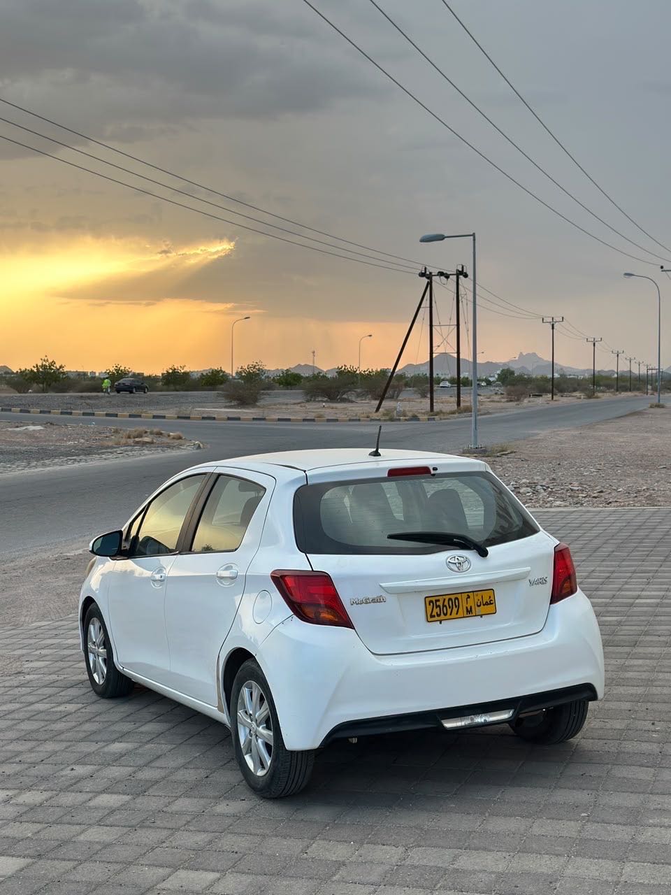Car Image 2015 TOYOTA YARIS 1.5