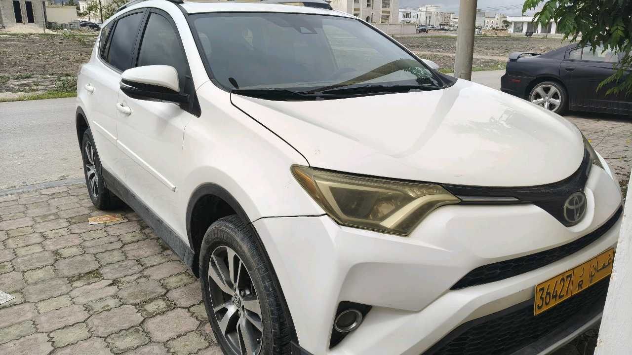 TOYOTA RAV4 XLE 2018