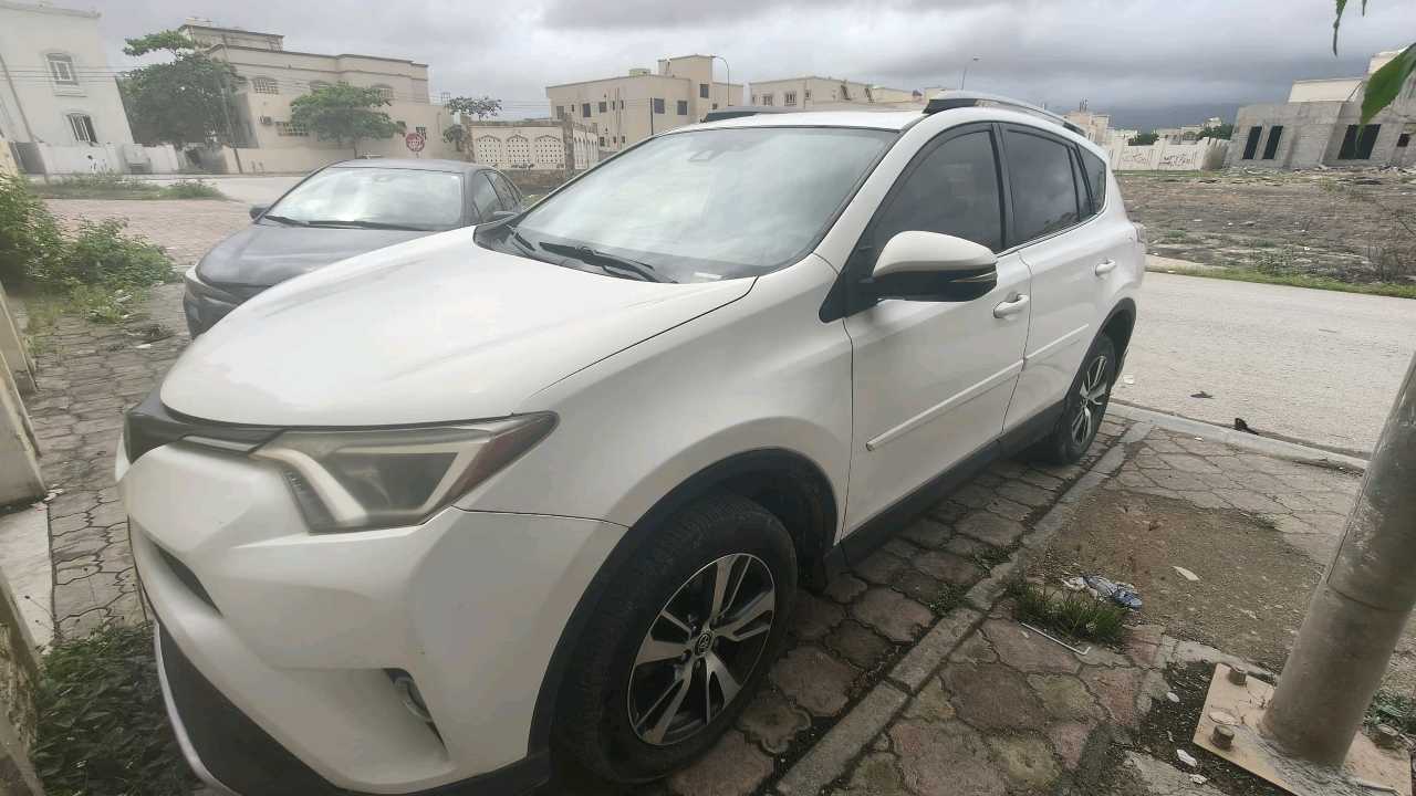 Car Image 2018 TOYOTA RAV4 XLE